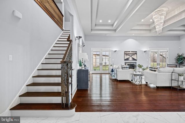 2687 AVENUE DU VLG, Bethlehem, PA 18015