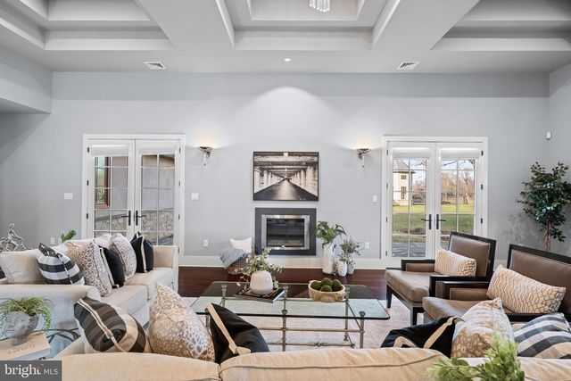 2687 AVENUE DU VLG, Bethlehem, PA 18015