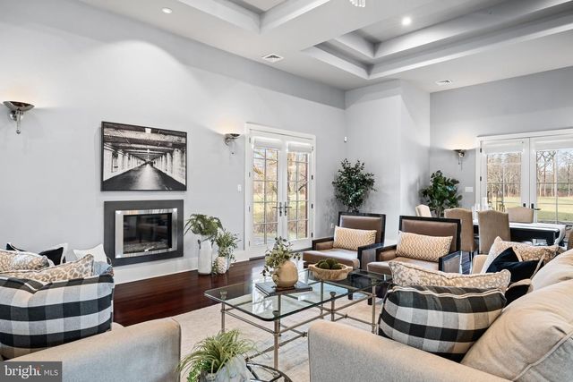 2687 AVENUE DU VLG, Bethlehem, PA 18015