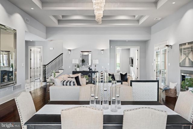 2687 AVENUE DU VLG, Bethlehem, PA 18015