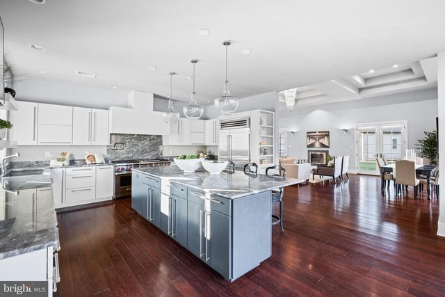 2687 AVENUE DU VLG, Bethlehem, PA 18015