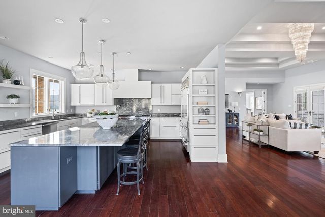 2687 AVENUE DU VLG, Bethlehem, PA 18015