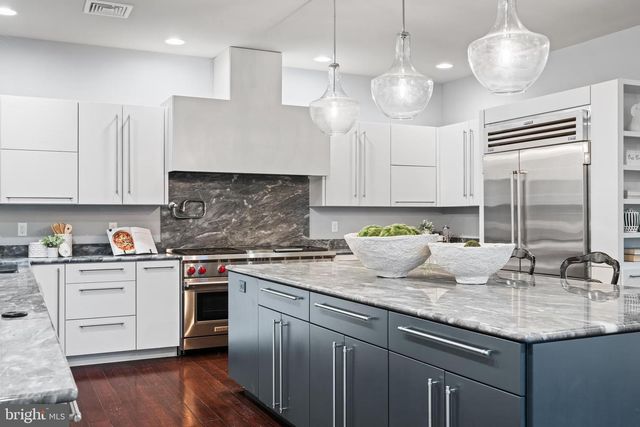 2687 AVENUE DU VLG, Bethlehem, PA 18015