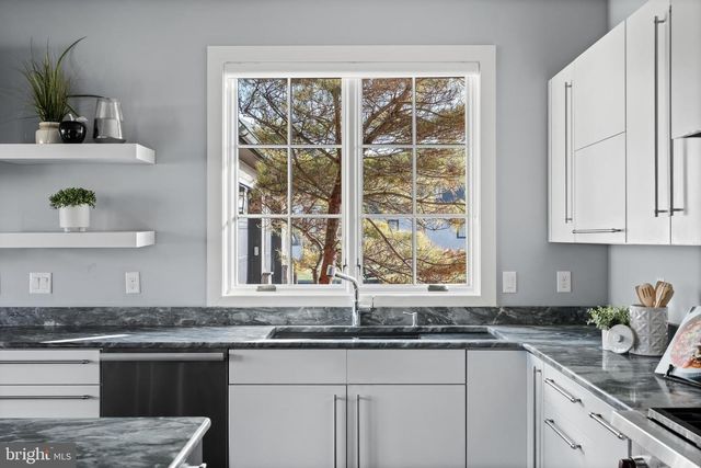 2687 AVENUE DU VLG, Bethlehem, PA 18015