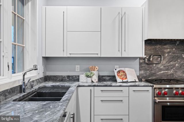 2687 AVENUE DU VLG, Bethlehem, PA 18015