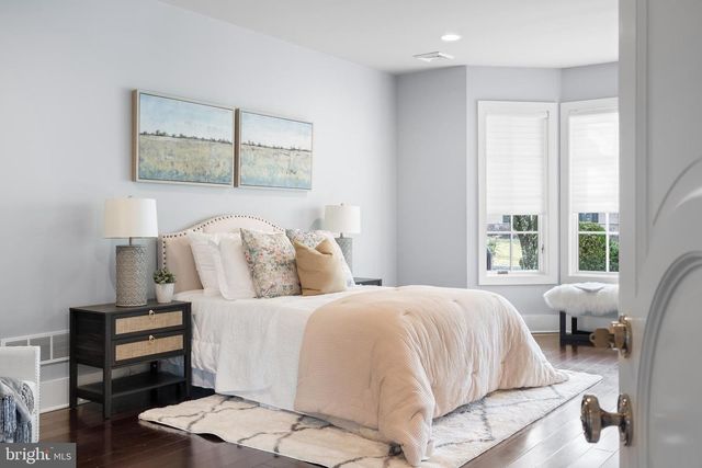 2687 AVENUE DU VLG, Bethlehem, PA 18015