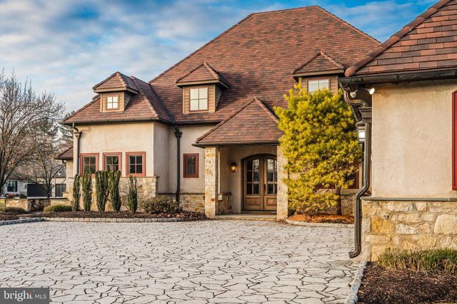 2687 AVENUE DU VLG, Bethlehem, PA 18015