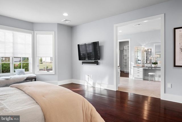 2687 AVENUE DU VLG, Bethlehem, PA 18015