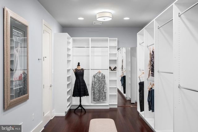 2687 AVENUE DU VLG, Bethlehem, PA 18015