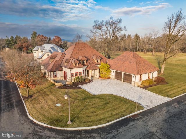 2687 AVENUE DU VLG, Bethlehem, PA 18015