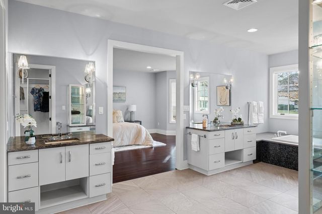 2687 AVENUE DU VLG, Bethlehem, PA 18015