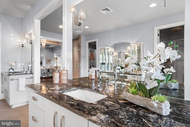 2687 AVENUE DU VLG, Bethlehem, PA 18015