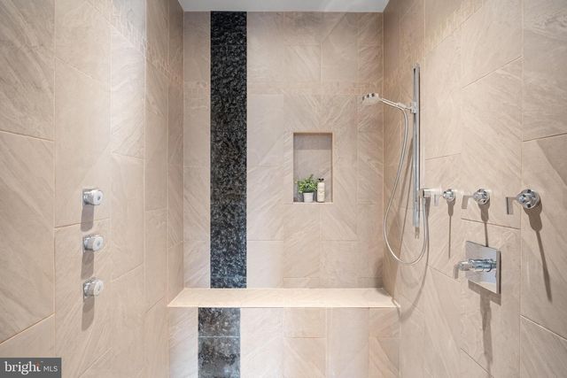 2687 AVENUE DU VLG, Bethlehem, PA 18015