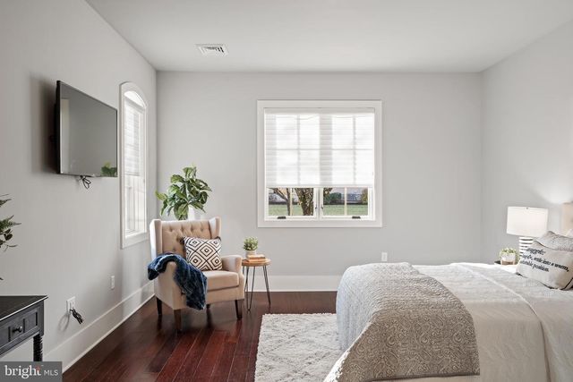 2687 AVENUE DU VLG, Bethlehem, PA 18015