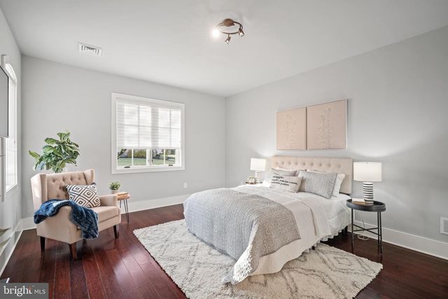 2687 AVENUE DU VLG, Bethlehem, PA 18015