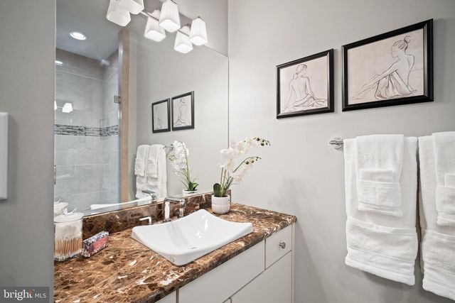 2687 AVENUE DU VLG, Bethlehem, PA 18015