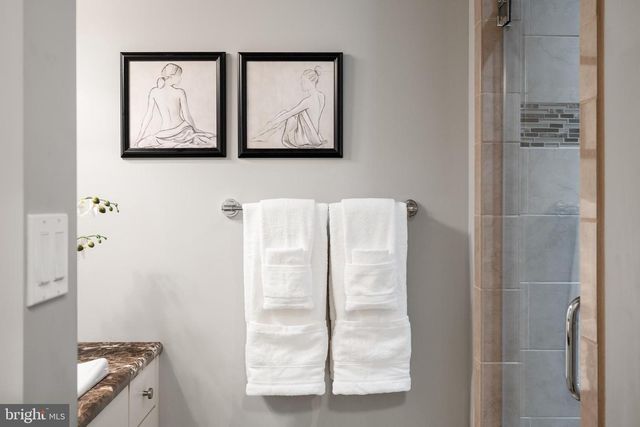 2687 AVENUE DU VLG, Bethlehem, PA 18015