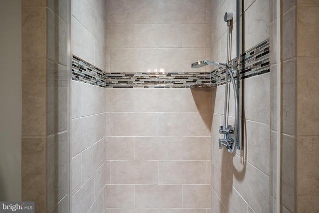 2687 AVENUE DU VLG, Bethlehem, PA 18015