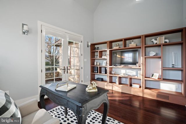 2687 AVENUE DU VLG, Bethlehem, PA 18015