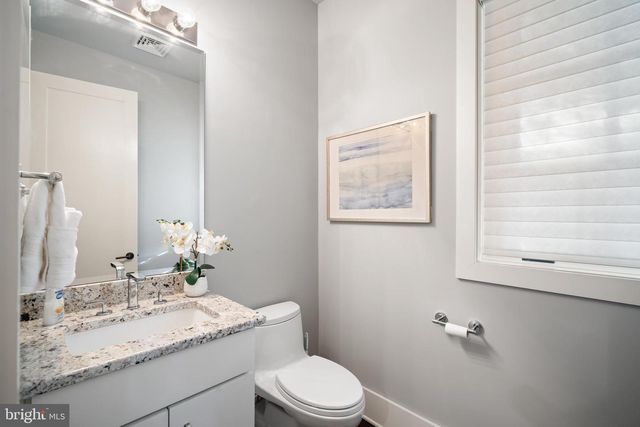 2687 AVENUE DU VLG, Bethlehem, PA 18015