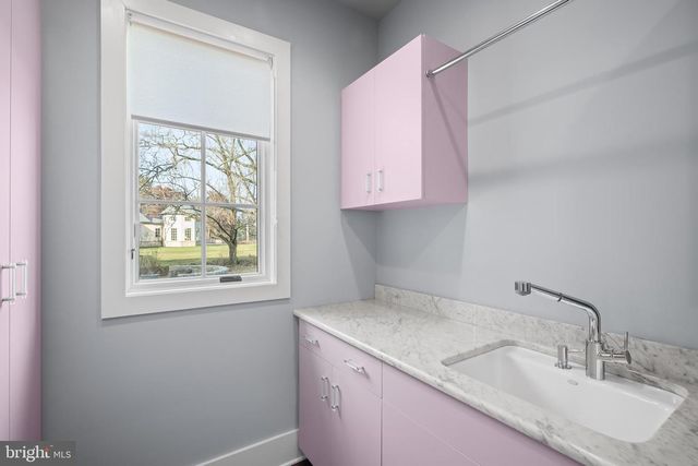 2687 AVENUE DU VLG, Bethlehem, PA 18015