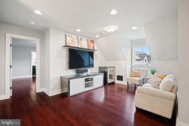 2687 AVENUE DU VLG, Bethlehem, PA 18015