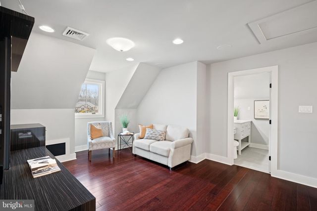 2687 AVENUE DU VLG, Bethlehem, PA 18015