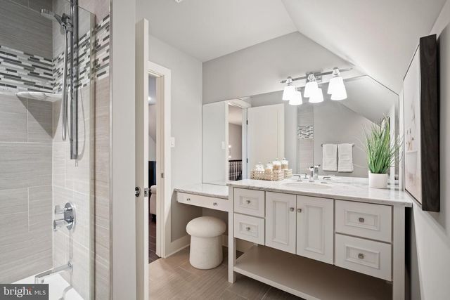 2687 AVENUE DU VLG, Bethlehem, PA 18015