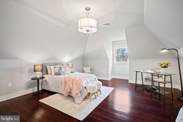 2687 AVENUE DU VLG, Bethlehem, PA 18015