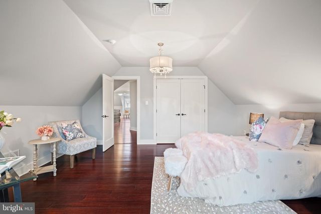 2687 AVENUE DU VLG, Bethlehem, PA 18015