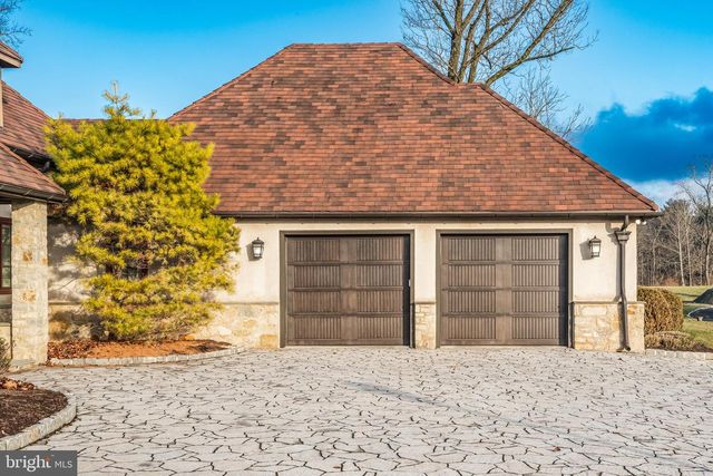 2687 AVENUE DU VLG, Bethlehem, PA 18015