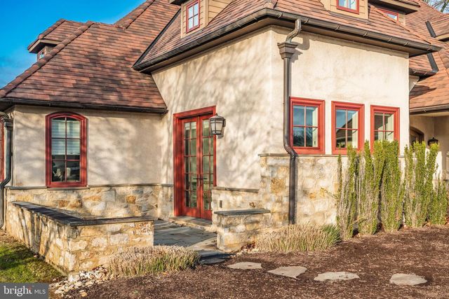 2687 AVENUE DU VLG, Bethlehem, PA 18015