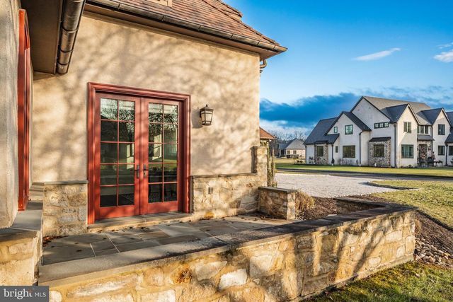 2687 AVENUE DU VLG, Bethlehem, PA 18015