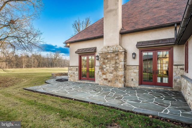 2687 AVENUE DU VLG, Bethlehem, PA 18015