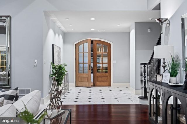 2687 AVENUE DU VLG, Bethlehem, PA 18015