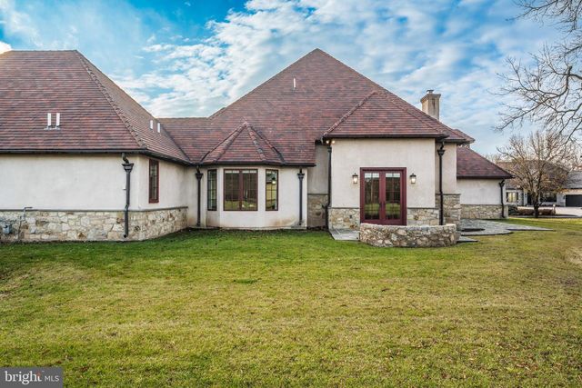 2687 AVENUE DU VLG, Bethlehem, PA 18015