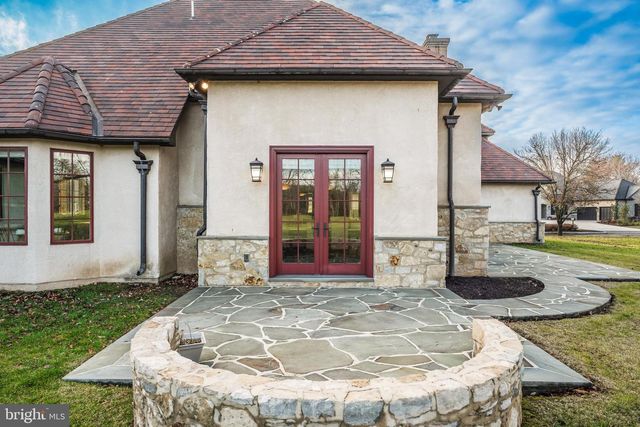 2687 AVENUE DU VLG, Bethlehem, PA 18015