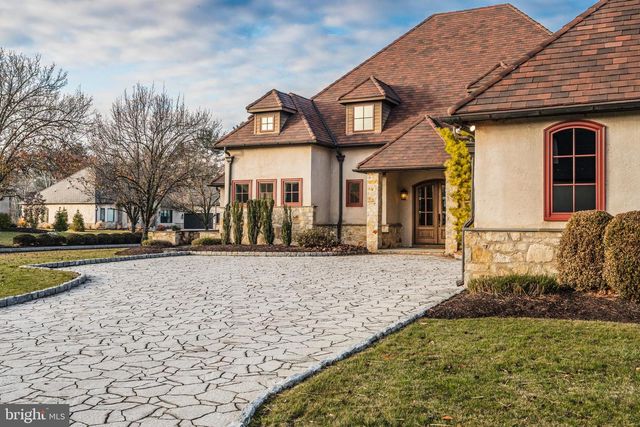 2687 AVENUE DU VLG, Bethlehem, PA 18015