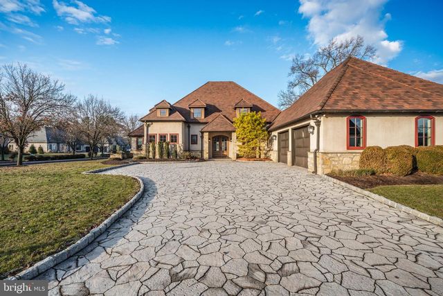 2687 AVENUE DU VLG, Bethlehem, PA 18015