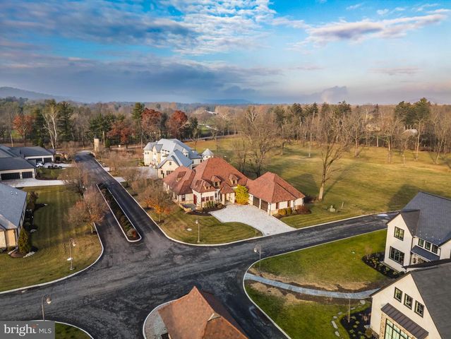 2687 AVENUE DU VLG, Bethlehem, PA 18015