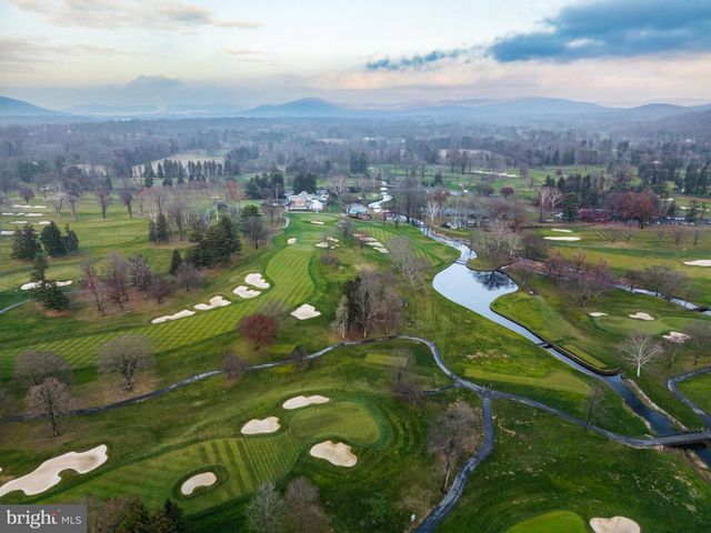 2687 AVENUE DU VLG, Bethlehem, PA 18015