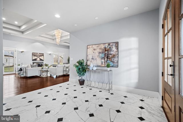 2687 AVENUE DU VLG, Bethlehem, PA 18015