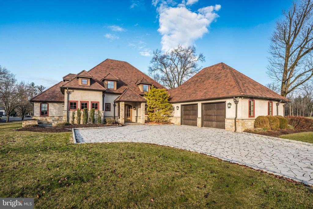 2687 AVENUE DU VLG, Bethlehem, PA 18015