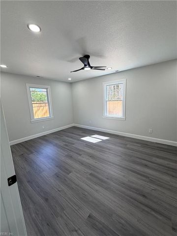 1938 Long Green LN, Hampton, VA 23663