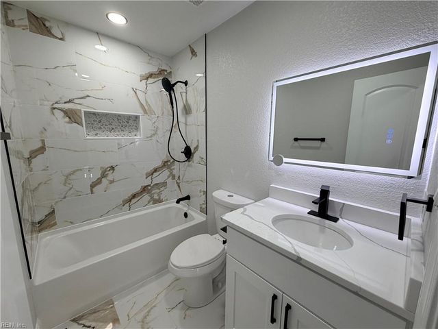 1938 Long Green LN, Hampton, VA 23663