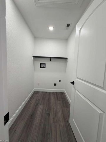 1938 Long Green LN, Hampton, VA 23663