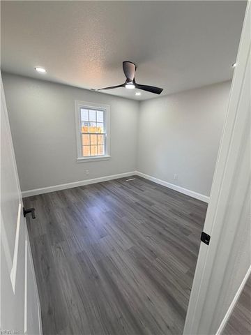 1938 Long Green LN, Hampton, VA 23663