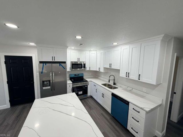 1938 Long Green LN, Hampton, VA 23663