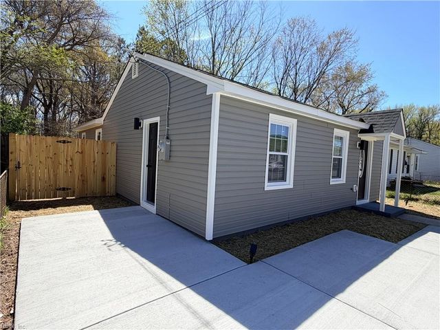 1938 Long Green LN, Hampton, VA 23663