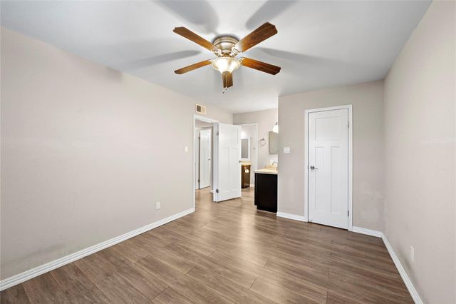 2750 Holly Hall Street 1608, Houston, TX 77054